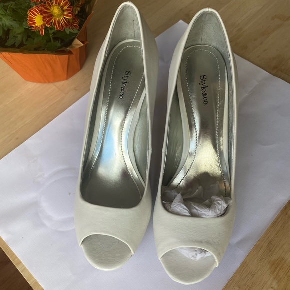 Open toe pump with platform - Picture 1 of 6